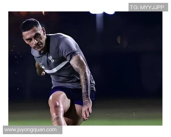 外国足球明星用行动温暖人心的故事与精神传递